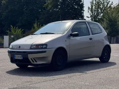 Usata Fiat Punto Feel 60 CV (44 kW) 2003 Grigio Utilitaria