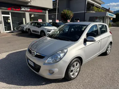 Usata Hyundai i20 Comfort 78 CV (57 kW) 2012 Grigio Utilitaria