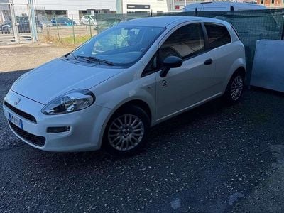 Usata Fiat Grande Punto 77 CV (56 kW) 2012 Bianco Utilitaria