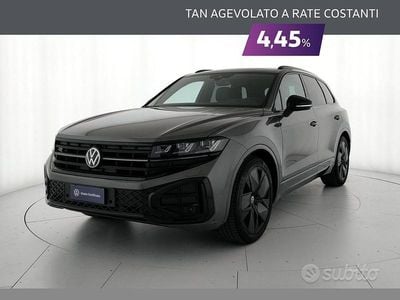 Usata VW Touareg R-line 231 CV (169 kW) 2024 Silicon grey metallizzato SUV