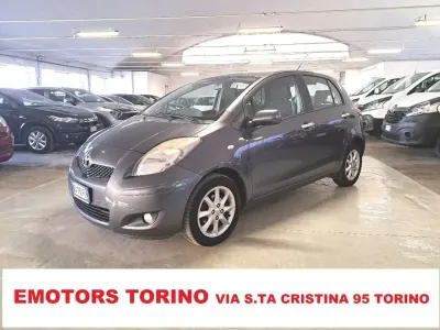 Begagnad Toyota Yaris Sol 101 HK (74 kW) 2010 Grå Halvkombi
