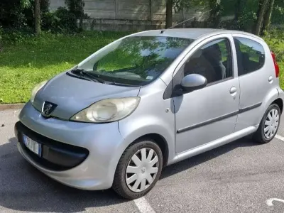 Usata Peugeot 107 68 CV (50 kW) 2008 Grigio Utilitaria