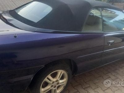Usata Chrysler Stratus 131 CV (96 kW) 1996 Blu Cabrio