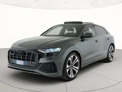 Usata Audi Q8 Sport 231 CV (169 kW) 2023 Grigio daytona perla SUV