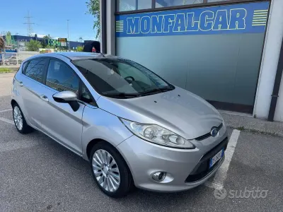 Usata Ford Fiesta Titanium 82 CV (60 kW) 2008 Grigio Utilitaria