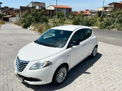 Usata Lancia Ypsilon 95 CV (69 kW) 2014 Bianco Utilitaria