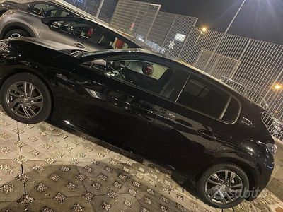 Usata Peugeot 208 Style 102 CV (75 kW) 2024 Nero Utilitaria