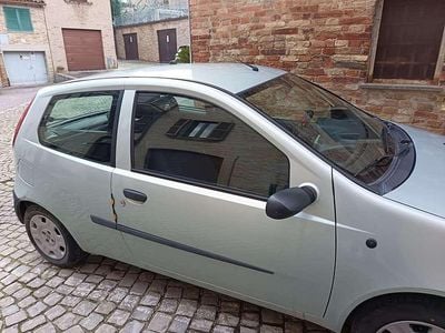Usata Fiat Punto 60 CV (44 kW) 2004 Blu/azzurro Utilitaria
