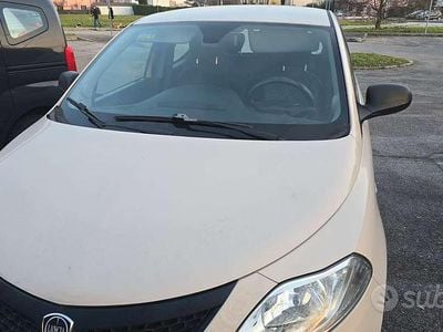 Usata Lancia Ypsilon 69 CV (50 kW) 2018 Beige Utilitaria