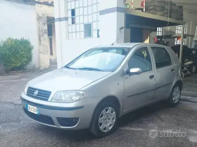 Usata Fiat Punto 80 CV (58 kW) 2004 Grigio Utilitaria