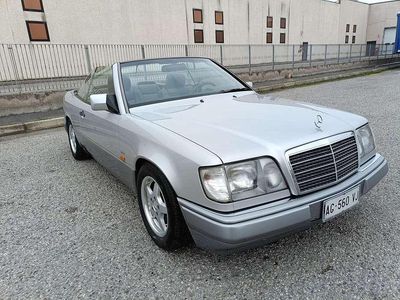 Usata Mercedes E200 136 CV (100 kW) 1995 Cabrio