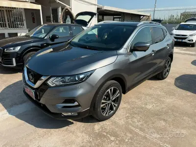 Usata Nissan Qashqai N-Connecta 110 CV (80 kW) 2017 Grigio SUV