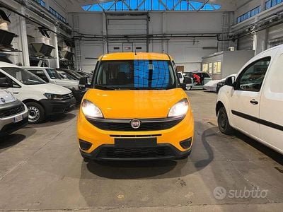 Usata Fiat Doblò Lounge 120 CV (88 kW) 2018 Giallo Monovolume