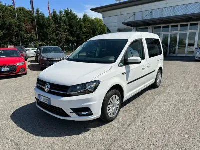 Käytetty VW Caddy Highline 122 HP (89 kW) 2019 Valkoinen Tila-auto