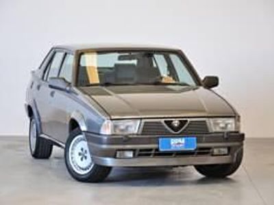 Usata Alfa Romeo 75 148 CV (108 kW) 1987 Grigio Berlina