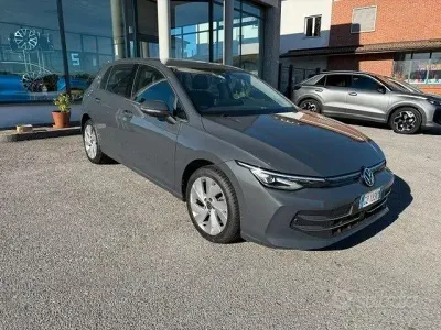 Usata VW Golf VIII Style 150 CV (110 kW) 2025 Grigio Berlina