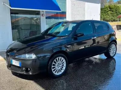 Usata Alfa Romeo 147 120 CV (88 kW) 2005 Nero Utilitaria