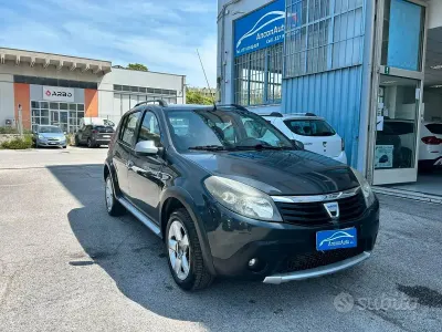 Brugt Dacia Sandero Stepway 88 HK (64 kW) 2011 Grå Sedan