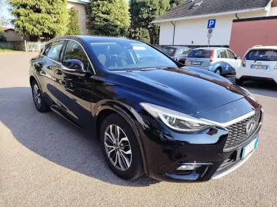 Usata Infiniti Q30 Business 109 CV (80 kW) 2018 Nero Berlina