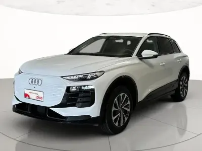 Käytetty Audi Q6 e-tron Advanced 225 kW (306 HP) 2025 Valkoinen Katumaasturi