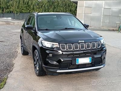 Käytetty Jeep Compass Limited 131 HP (96 kW) 2022 Musta Katumaasturi