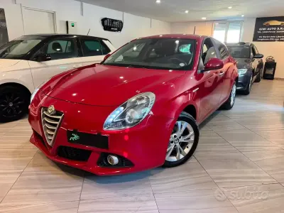 Usata Alfa Romeo Giulietta 120 CV (88 kW) 2015 Rosso Utilitaria