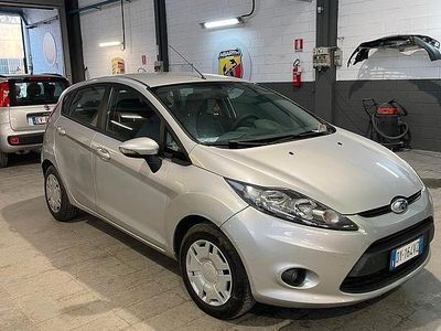 Usata Ford Fiesta 97 CV (71 kW) 2009 Grigio Utilitaria