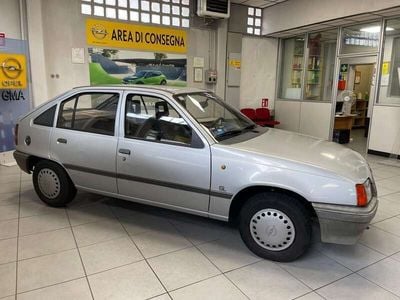 Usata Opel Kadett 54 CV (39 kW) 1984 Grigio Berlina