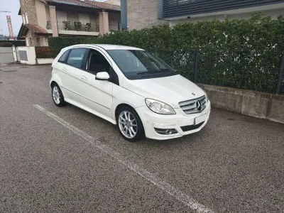 Usata Mercedes B180 110 CV (80 kW) 2011 Bianco Utilitaria