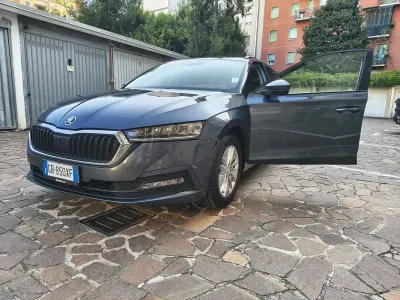 Usata Skoda Octavia Executive 110 CV (80 kW) 2020 Grigio Station wagon