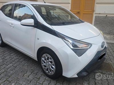 Usata Toyota Aygo X-wave 72 CV (52 kW) 2020 Bianco Utilitaria