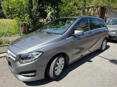 Käytetty Mercedes B160 90 HP (66 kW) 2017 Harmaa Tila-auto