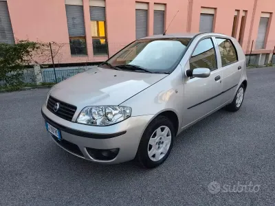 Occasion Fiat Punto 60 ch (44 kW) 2006 Jaune Citadine