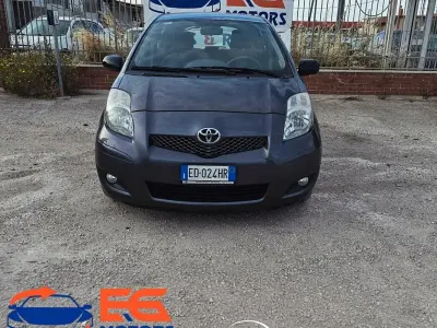Usata Toyota Yaris 69 CV (50 kW) 2010 Grigio Utilitaria