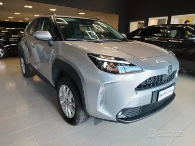 Usata Toyota Yaris Cross Active 116 CV (85 kW) 2025 Argento SUV