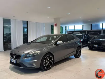 Usata Volvo V40 R-Design Momentum 150 CV (110 kW) 2014 Grigio Berlina