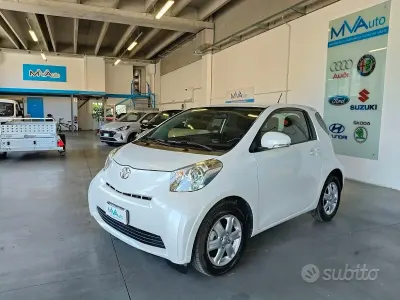 Usata Toyota iQ Lounge 68 CV (50 kW) 2009 Bianco Utilitaria