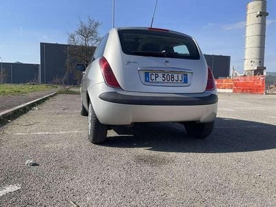 Usata Lancia Ypsilon 60 CV (44 kW) 2004 Grigio Utilitaria