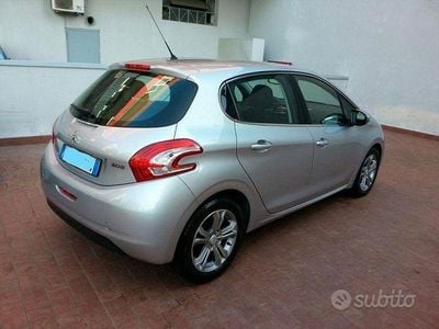 Usata Peugeot 208 68 CV (50 kW) 2012 Grigio Utilitaria
