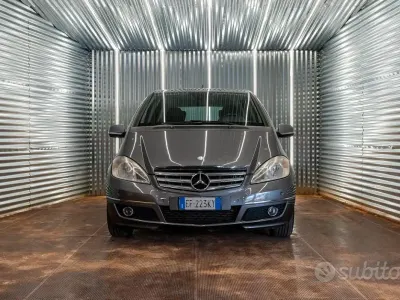 Usata Mercedes A180 Elegance 109 CV (80 kW) 2010 Marrone Berlina