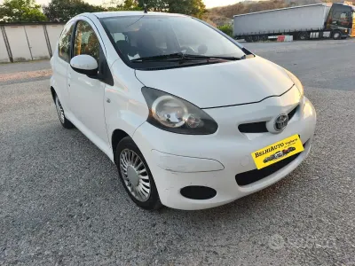 Usata Toyota Aygo 68 CV (50 kW) 2012 Bianco Utilitaria