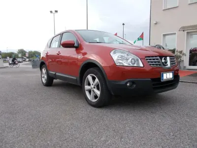 Usata Nissan Qashqai Tekna 106 CV (77 kW) 2009 Bordeaux / metallizzato SUV