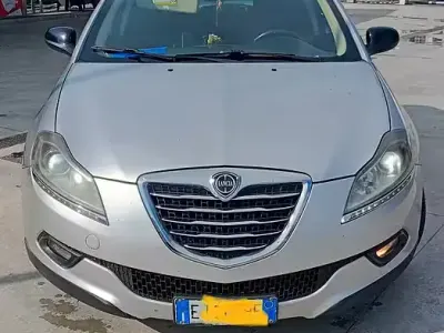 Usata Lancia Delta 120 CV (88 kW) 2011 Grigio Utilitaria
