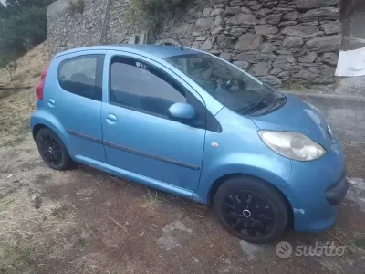 Usata Peugeot 107 68 CV (50 kW) 2008 Bluazzurro Utilitaria