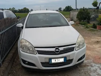 Usata Opel Astra 60 CV (44 kW) 2007 Bianco Station wagon