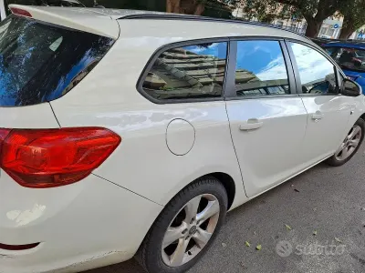 Usata Opel Astra 60 CV (44 kW) 2011 Bianco Station wagon