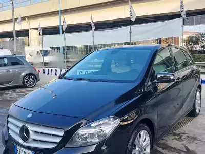 Usata Mercedes B160 90 CV (66 kW) 2013 Nero Utilitaria
