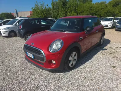 Usata Mini ONE 75 CV (55 kW) 2014 Rosso Utilitaria