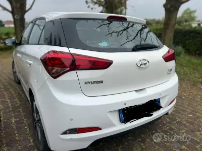 Usata Hyundai i20 84 CV (61 kW) 2017 Bianco Utilitaria