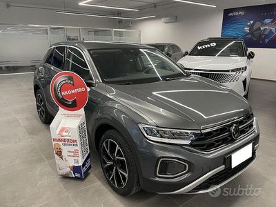 Usata VW T-Roc Life 110 CV (80 kW) 2022 Grigio scuro SUV